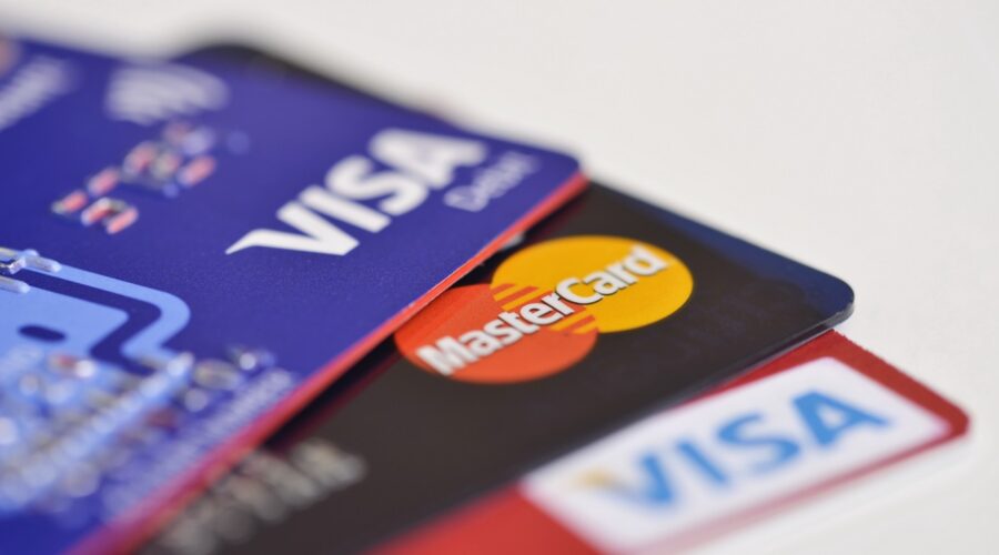 consolidate your debt with a credit card